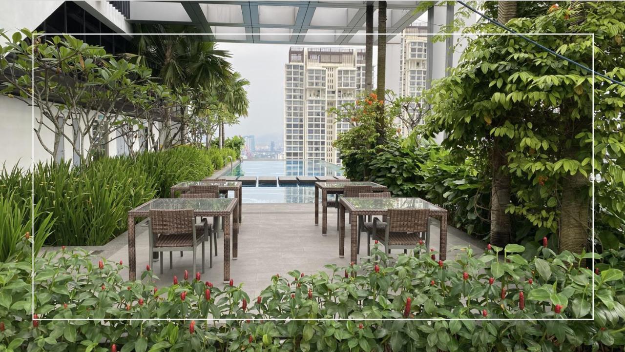 13a-aurora Place- Pavilion Apartment *
